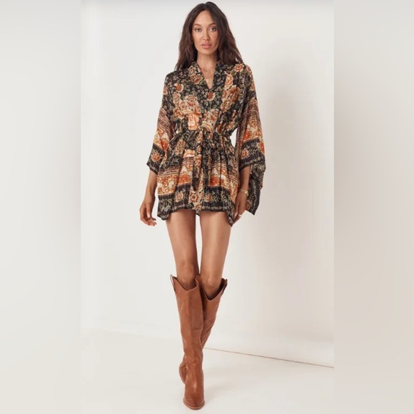 SPELL Mystic Nightfall Short Robe Kimono size M/L New with Tags - Picture 2 of 12